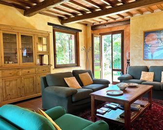 3 bedrooms luxury home infinity salty pool, a Fontanaro Property - Paciano - Sala de estar