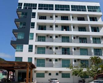 Hotel e Pousada Manguinho - Penha - Edificio