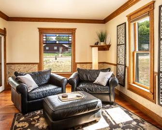 Peaceful Victorian Zen Home on Hill - Rifle - Sala de estar