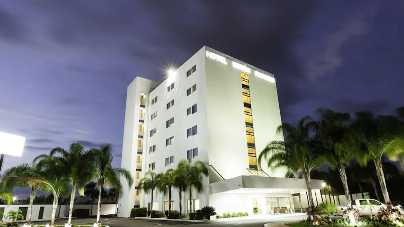 美利達阿塔布里薩米西翁快捷酒店 - 梅利達