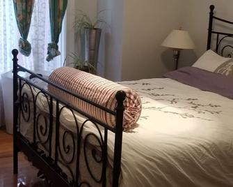Tina's place - Ottawa - Bedroom