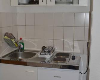 Gq Holiday Inn Saarbrücken - Saarbruecken - Kitchen