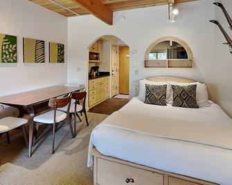 Timberline 115 Studio Deluxe ~ Hot Tub~Pool~WiFi~Ski-in/out~Local Shuttle - Snowmass Village - Sypialnia