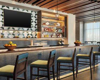 Courtyard by Marriott Milwaukee Brookfield at Poplar Creek - Brookfield - Bar