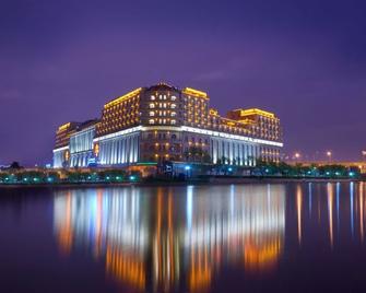 New Century Manju Select Hotel Hongqiao Hub National Exhibition Center - Shanghai - Building