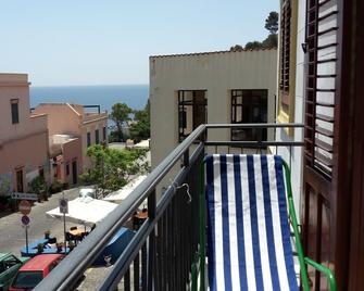 UsticaTour Apartments and Villas - Ustica - Balcone