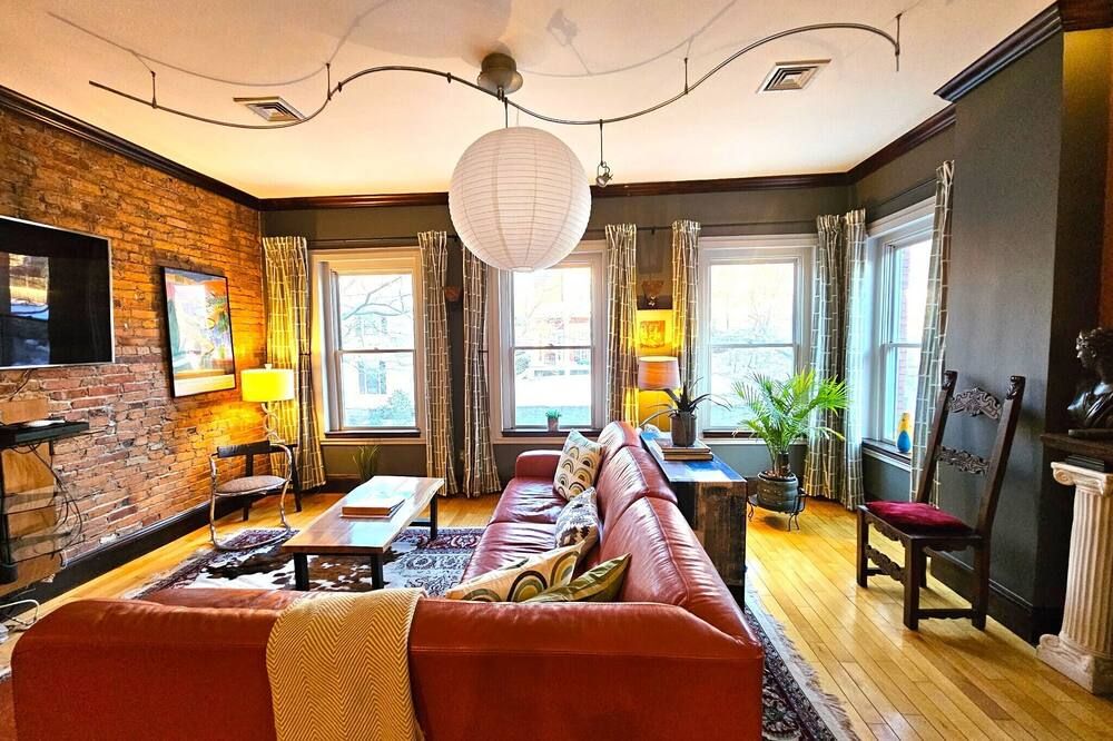 Uber Cool! Modern City Triplex +Close to center - Boston - Living room