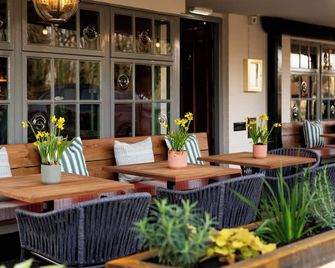 The White Hart - Stockbridge