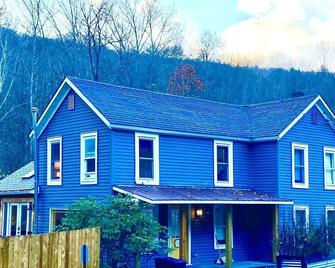 Charming 120-year-old farmhouse by the creek. - Starlight - Edificio