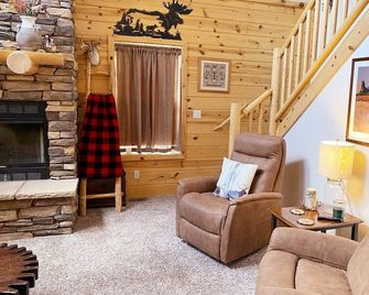 3 BDRM comfy cabin - centrally located to Bryce & Zion. Central air and Heating - Alton - Sala de estar