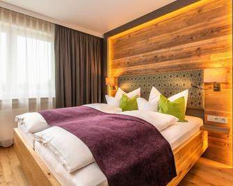 Hotel zur Post - Ruhpolding - Bedroom