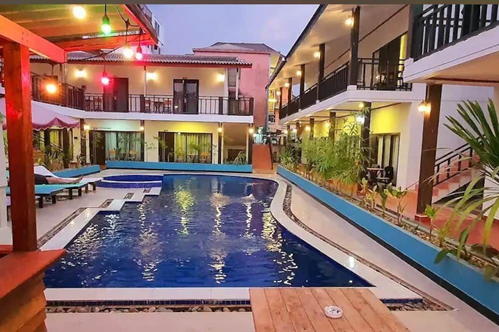 Vang Vieng Night Market Resort - ואנג ויינג - בריכה