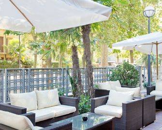 هوتل سونو - سسيناتيكو - شرفة مرصوفة