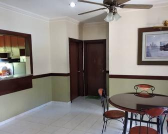 Ann Homestay Villa 893 - Tampin - Dining room