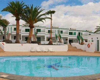 Apartamentos Tropicana - Puerto del Carmen - Pool
