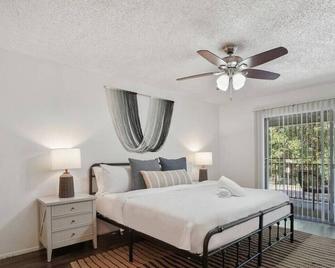 Walk to Everything - Fun Hyde Park Space King Bed - Austin