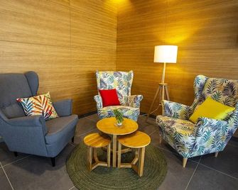 Stadthotel Löhne, Self Check In, mit Bäckerei und Cafe - Lohne (Oldenburg) - Area lounge