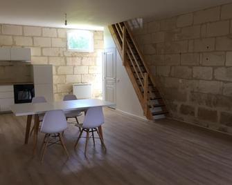 Gite # 1 At The Foot Of Vallobles Vallonnes Du Fronsadais - Fronsac - Dining room