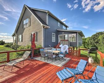 Williamstown Gem with Private Pool and Hot Tub! - Williamstown - Balcony