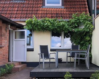 Quiet vacation home in the center of Lübz Mecklenburg Lake District Carport harbor - Passow - Binnenhof