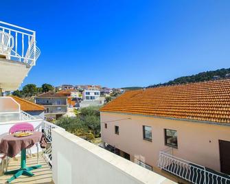 Apartments and rooms Villa Jadran - Trogir - Balcony