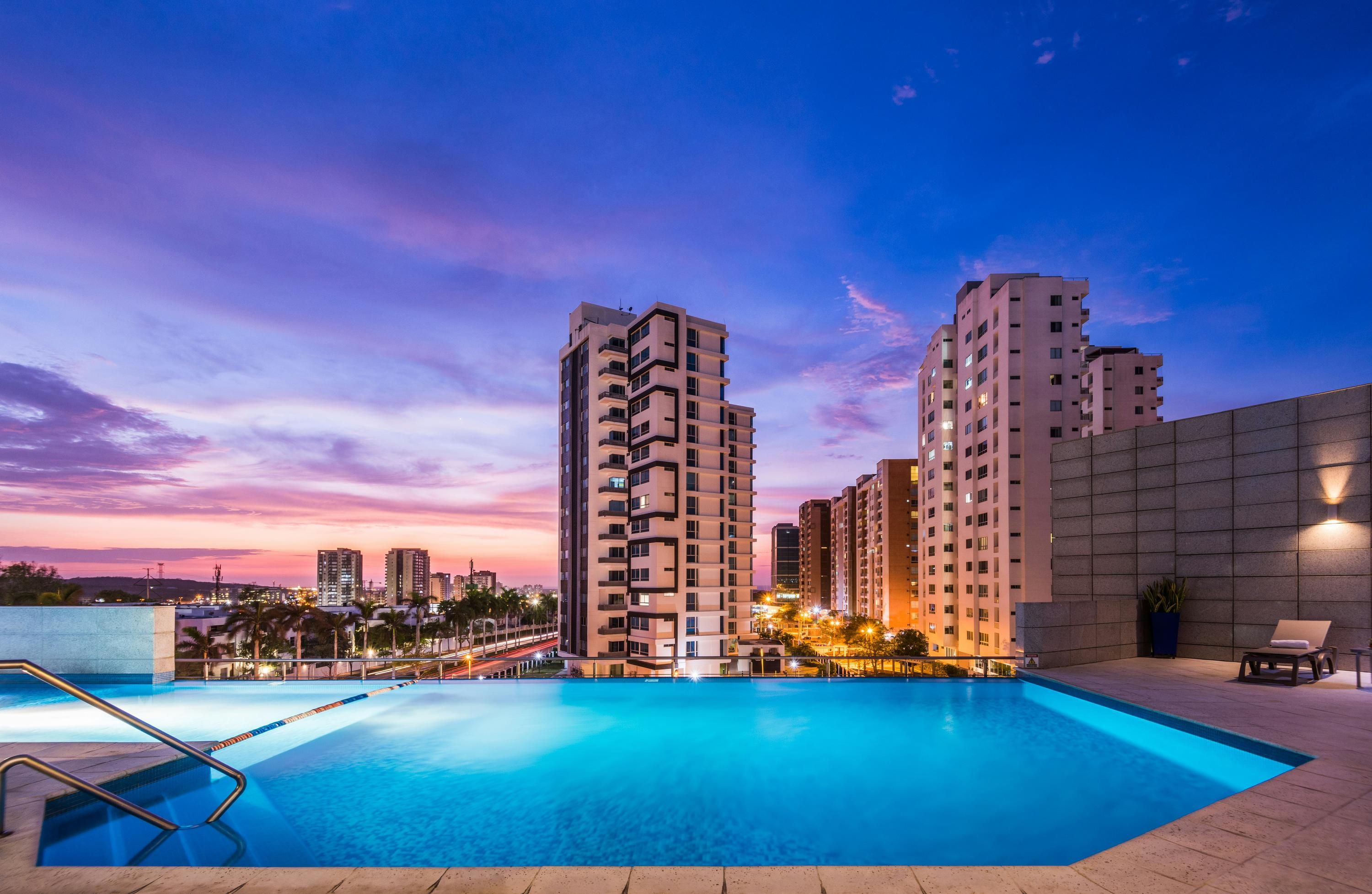 Hilton Garden Inn Barranquilla - ברנקילה - בריכה