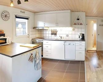 Cosy Holiday Home in Jutland With Terrace - Nordborg - Küche