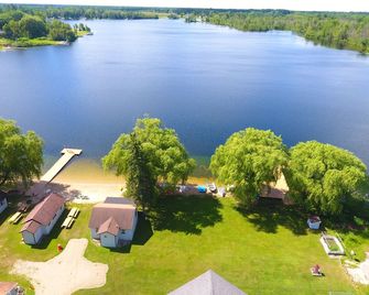 Charming Cabin with Beach Access, Kayaks, and Playful Activities for All - West Branch - Outdoors view