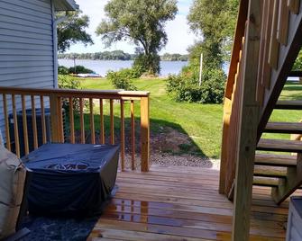 Peaceful retreat for all seasons' - Beaver Dam - Patio