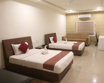 Rest Inn Hotel - Khammam - Bedroom