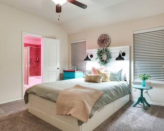 Patio, Pergola & Pool Access: Aubrey Retreat! - Corinth - Bedroom