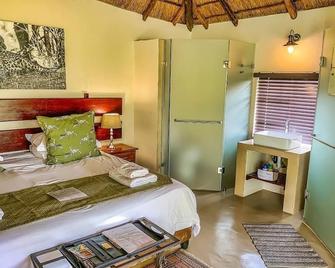 Tshikwalo Game Lodge - Hammanskraal - Bedroom