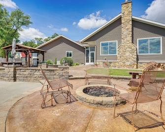 Lakefront Vacation Rental about 10 Mi to Shipshewana! - Howe - Binnenhof