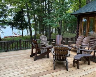 Classic Muskoka Cottage on PenLake - Lake of Bays - Patio