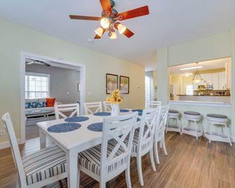 Spacious Mooresville Home w/ Lake Norman View! - Mooresville - Dining room