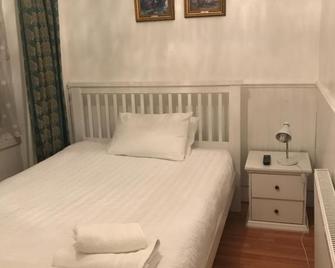 Manor Lodge Guesthouse - Bristol - Bedroom