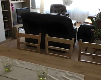 Ferienwohnung Für 3 Personen 63 M² - Zittau - Essbereich