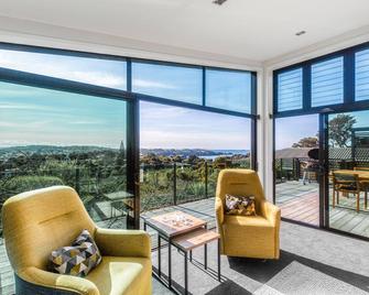 Taonga with Sea Views by Waiheke Unlimited - Oneroa - Balcony