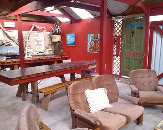 Bazil's Hostel & Surf School - Westport