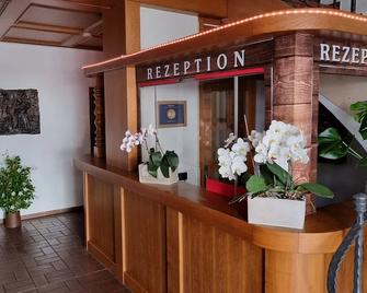 Matz Brunnenhof - Wilgartswiesen - Front desk