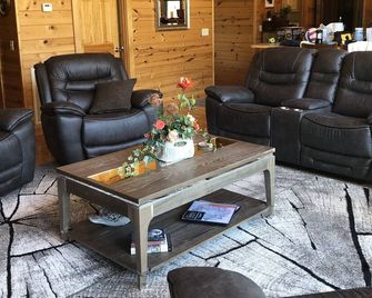 Secluded and remote cabin on the White River - Calico Rock - Living room
