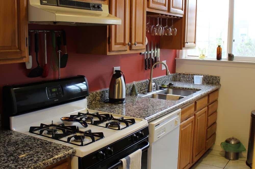 Beach House - One Block from Ocean Beach. 30 Day Minimum - 50% Discount - סן פרנסיסקו - מטבח