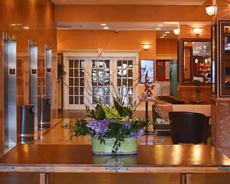 Clarion Hotel Philadelphia International Airport - Essington - Lobby