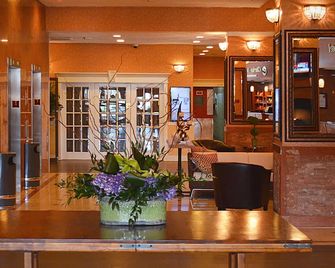 Clarion Hotel Philadelphia International Airport - Essington - Lobby