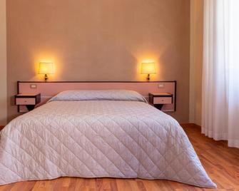 Hotel Villa dei Pini - San Terenziano - Habitación