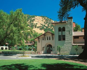 Largest Freshwater Lake! - Nice - Edificio