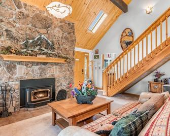 Bear-a-dise -- Ev #3432 4 Bedroom Home by RedAwning - Estes Park - Living room