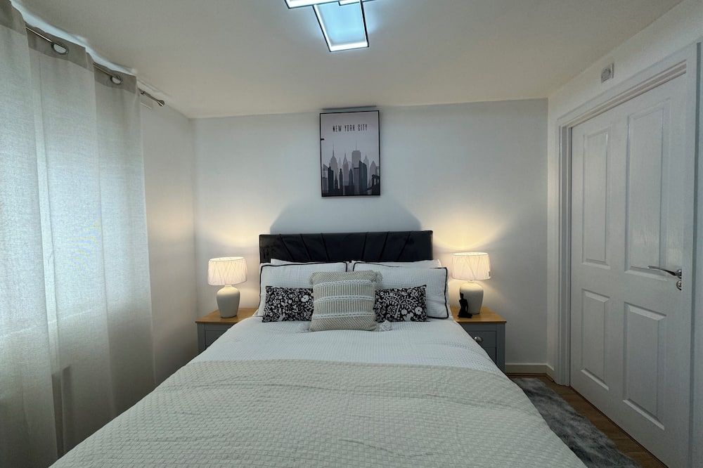 New Modern Townhouse Holiday Home Free Parking - Manchester - Soverom