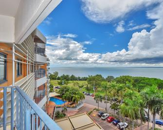 Mantra on the Esplanade Darwin - דארווין - מרפסת