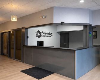 SureStay by Best Western Whitecourt - Whitecourt - Front desk